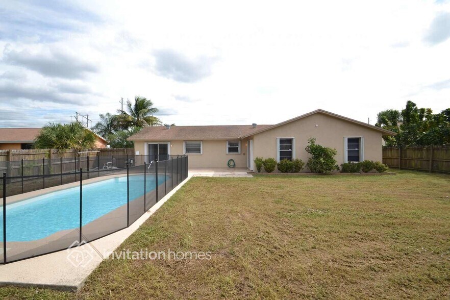 Building Photo - 132 La Mancha Ave