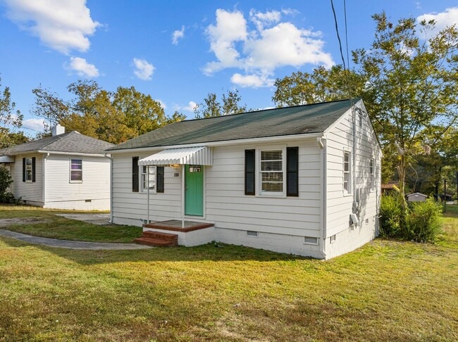 Building Photo - Available Early August! - Charming 2-Bedro...