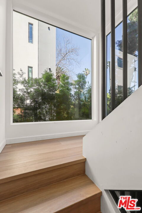 Building Photo - 843 Mariposa Ave