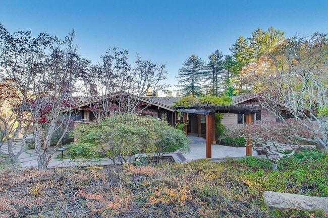 Building Photo - 28 Meadow Rd