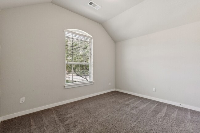 Building Photo - 1733 Lark Ln