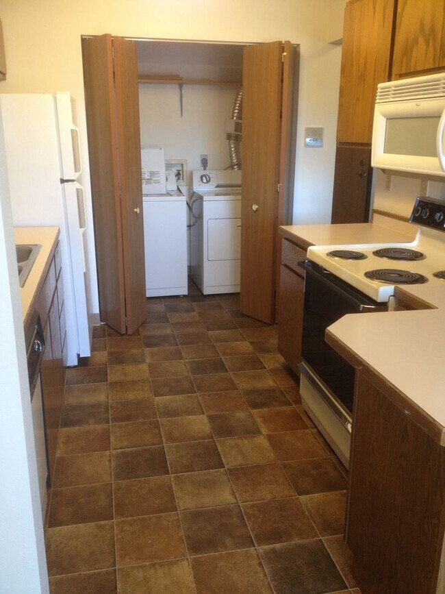 Interior Photo - 1208 28th Ave S