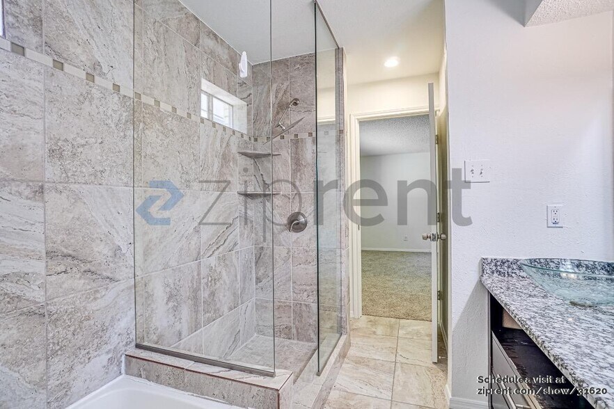 Building Photo - 8730 Grenadier Dr
