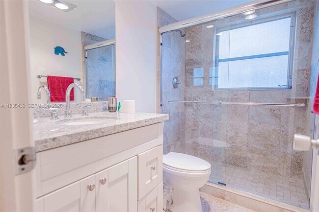 Building Photo - 2751 N Palm Aire Dr