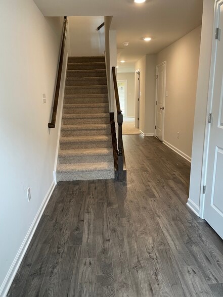 Building Photo - 504 E International Rd