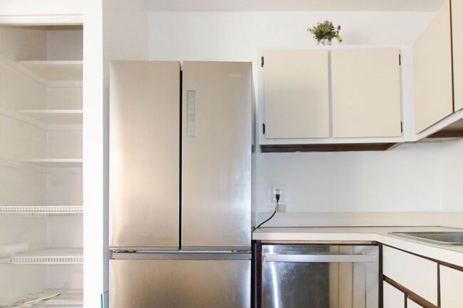 Building Photo - Beautiful top-level 1 bedroom, 1 bathroom condo in Alexandria City