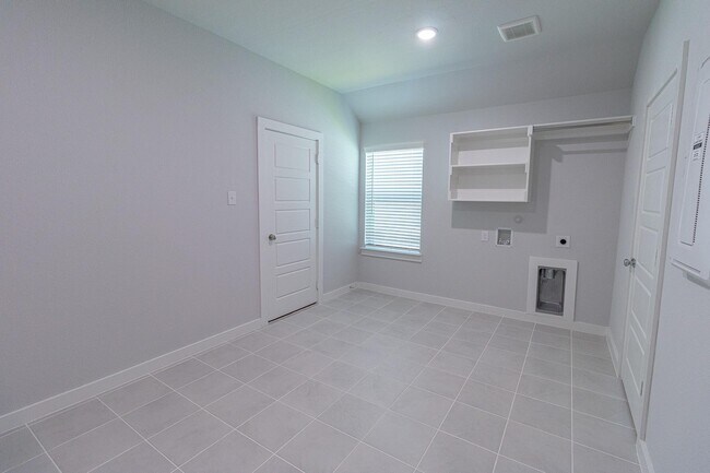 Building Photo - 3603 Ray Roberts Dr