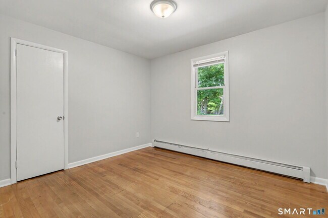 Building Photo - 115 Forestview Rd