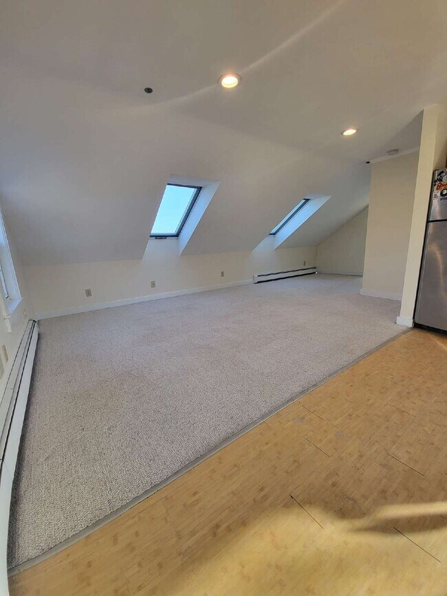 Building Photo - Bright 1BR Apartment with Bonus Space – Heat Included | Dover, NH
