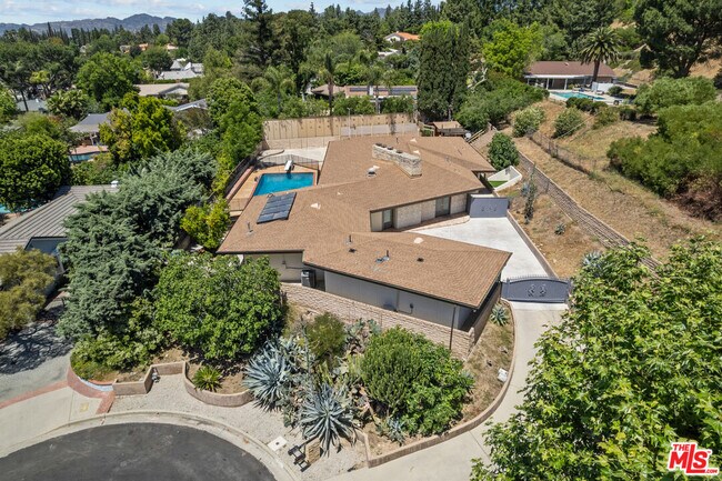 Primary Photo - 10421 Beckford Ave