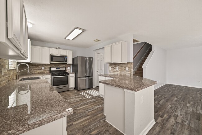 Building Photo - 7130 Cypress Pr Dr