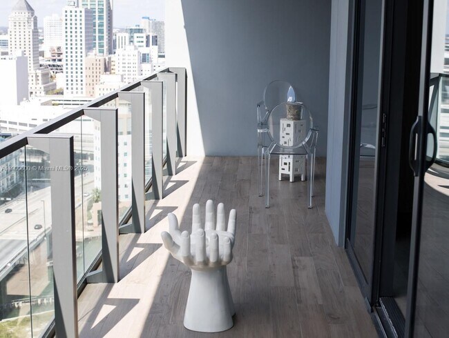 Building Photo - 68 SE 6th St