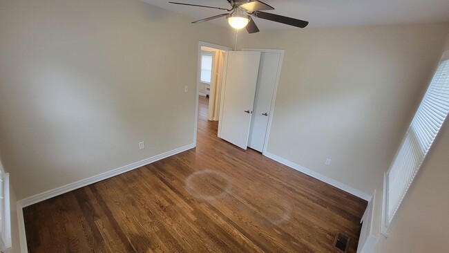 Building Photo - 2520 Proctor Knott Dr