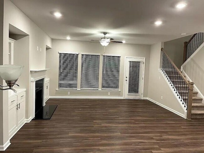 Building Photo - 1366 Elderwood Way