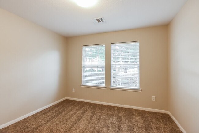 Building Photo - 21519 Kings Bend Dr