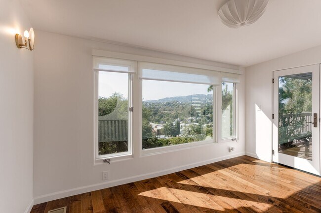 Building Photo - Charming Spanish Style Home in Silver Lake...