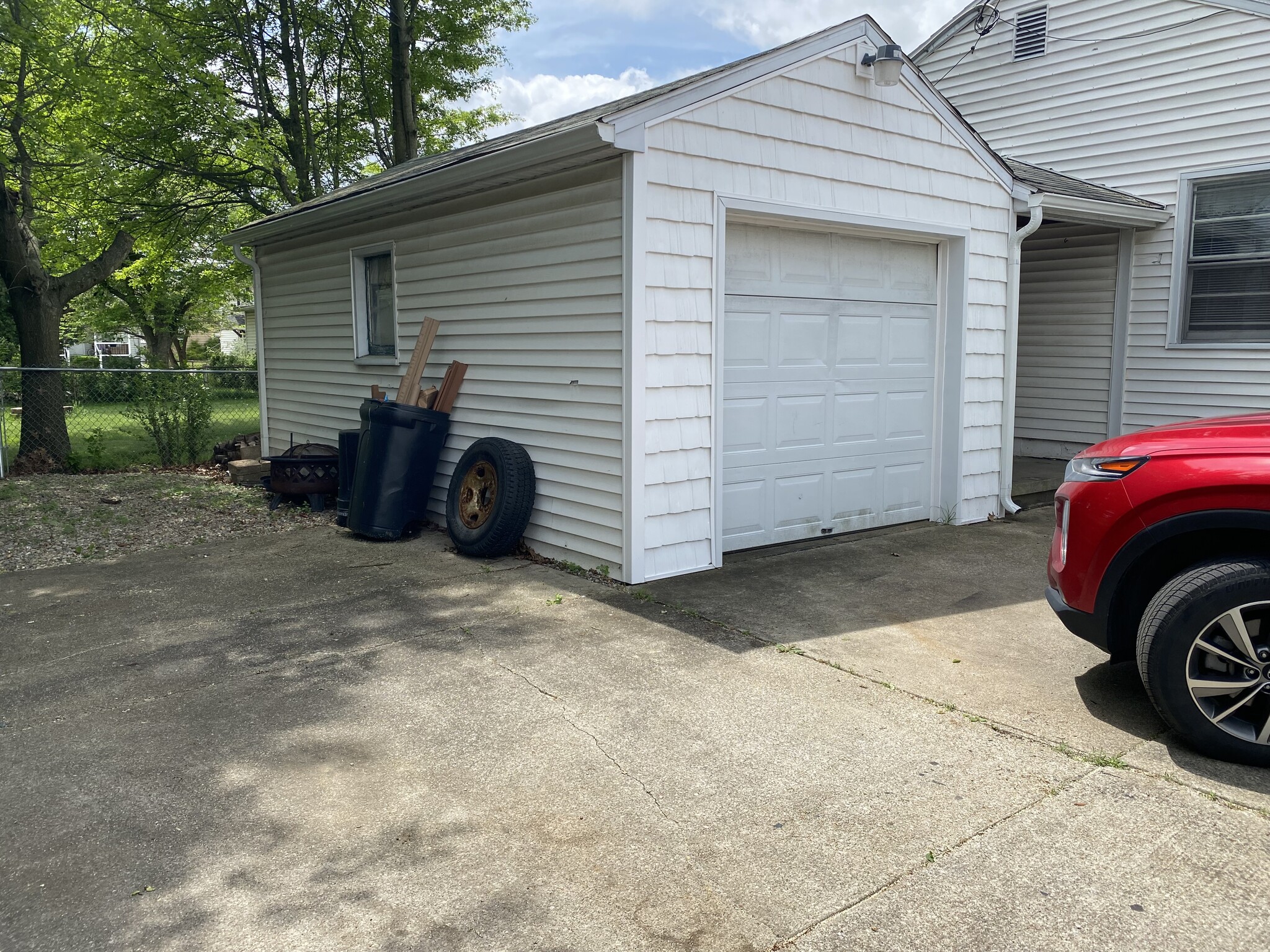 Side view - 216 Dort Ln NW