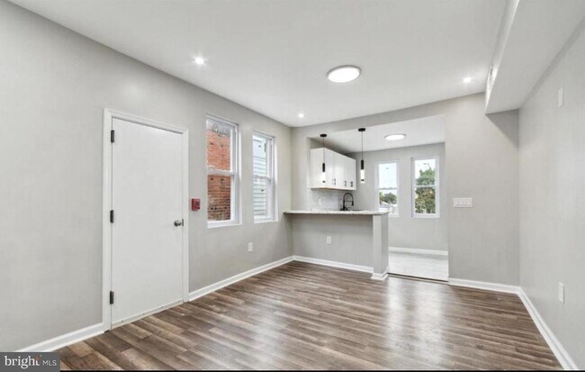 Building Photo - 5912 Old York Rd