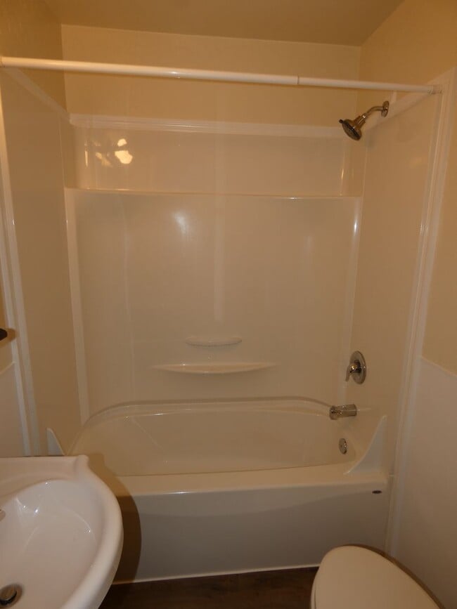 Building Photo - 822 1/2 S C Street **Upstairs Unit **