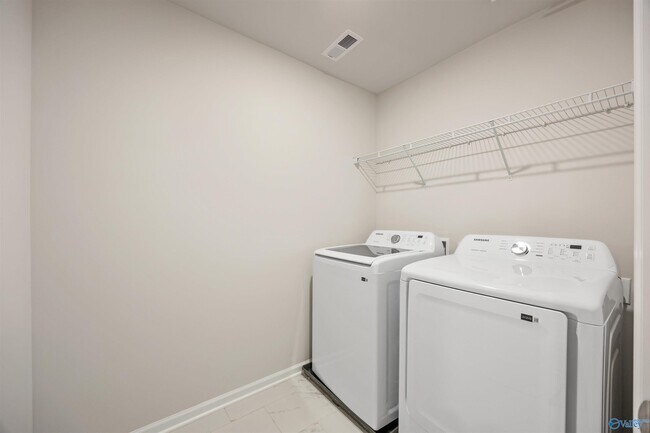 Building Photo - 4608 Hampton Glen Circle SE