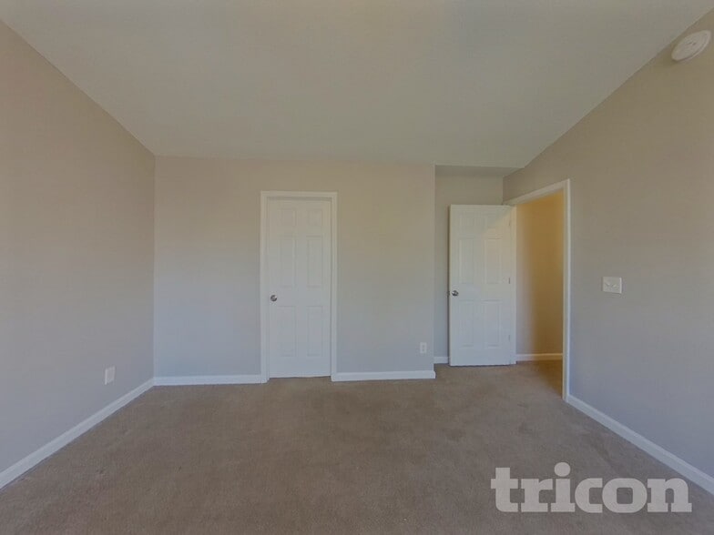 Building Photo - 482 Fox Trot Dr