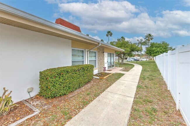 Building Photo - 4313 Tahitian Gardens Cir