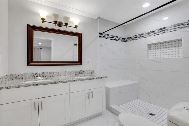 Building Photo - 3436 Pinehill Dr