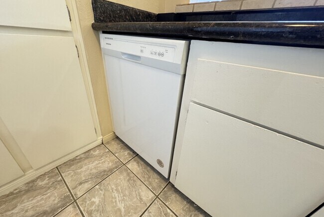 Building Photo - 808 Coriander Dr