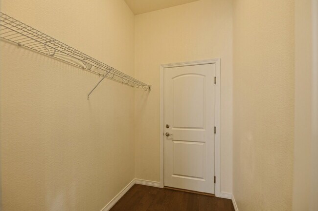 Building Photo - $4,340.95, 5 Beds - 3.5 Bath, Single Family Home in Broomfield with Pool Access!