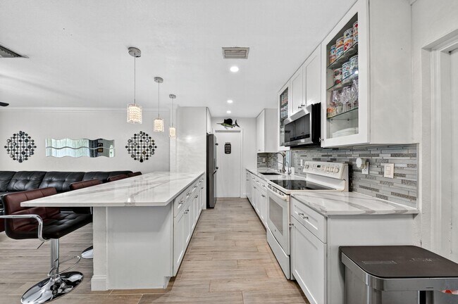 Building Photo - 407 Highwood Cir