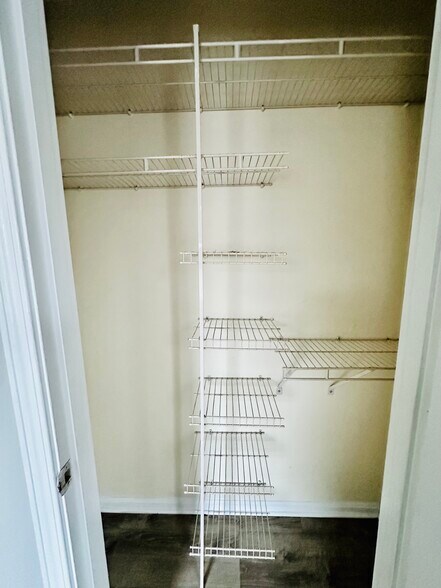 Building Photo - 2113 Magazine St