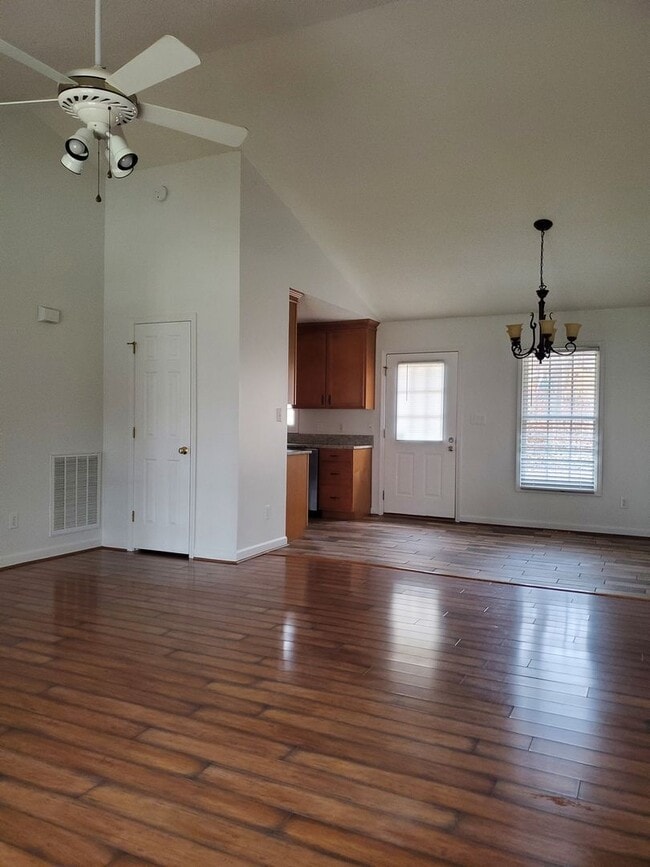 Building Photo - Ready to move in!