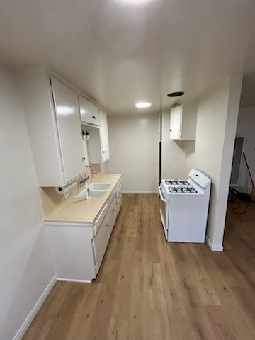 Building Photo - 2612 Vanderbilt Ln