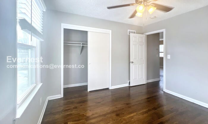 Building Photo - 11330 E 24th St S