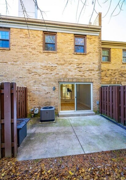 Building Photo - 9777 Bunker Hill Ln