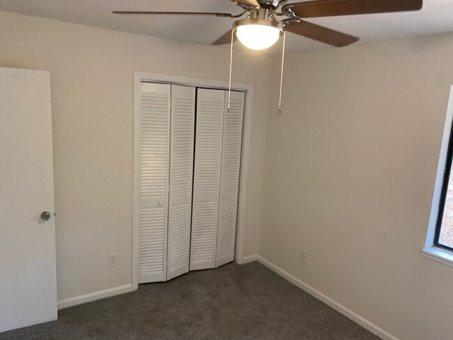 Building Photo - Recently Remodeled 2 Bedroom 1 Bathroom Du...