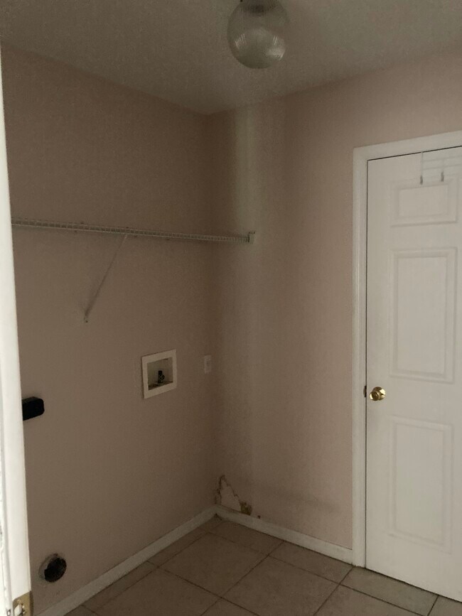 Building Photo - 2742 Cullens Ct