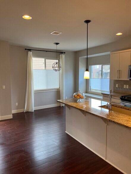 Building Photo - 14260 SW Compass Dr