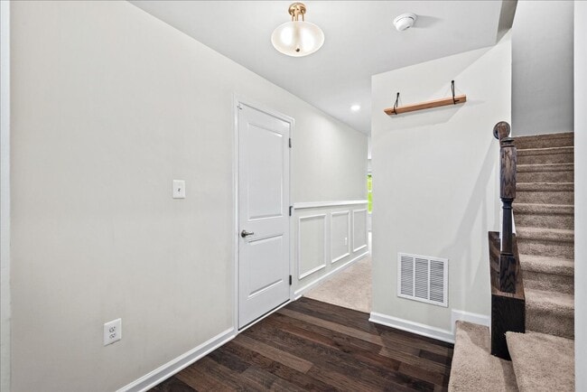 Building Photo - 6310 Crittenden Ln