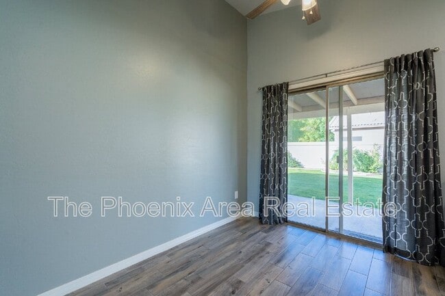 Building Photo - 1362 N McKenna Ln