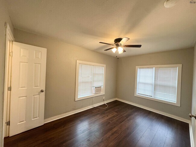 Building Photo - 1202 Austin St