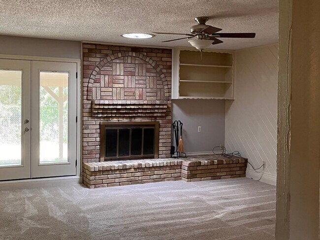 Building Photo - 4 Bedroom 2 Bath 2 Car Garage in Arlington - Excellent Location