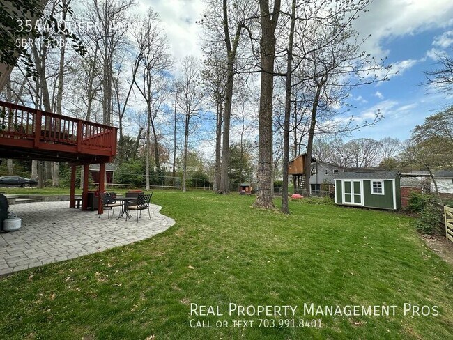 Building Photo - 3544 Queen Anne Dr