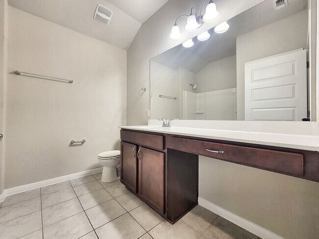 Building Photo - Beautiful Solar-Powered 4BR / 2BA Home – Big Backyard & Modern Kitchen