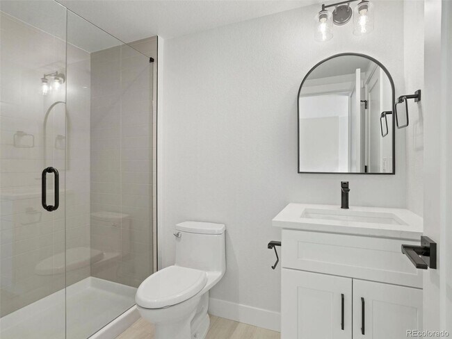 Building Photo - Brand New 4BD, 4BA Half-Duplex in Villa Park