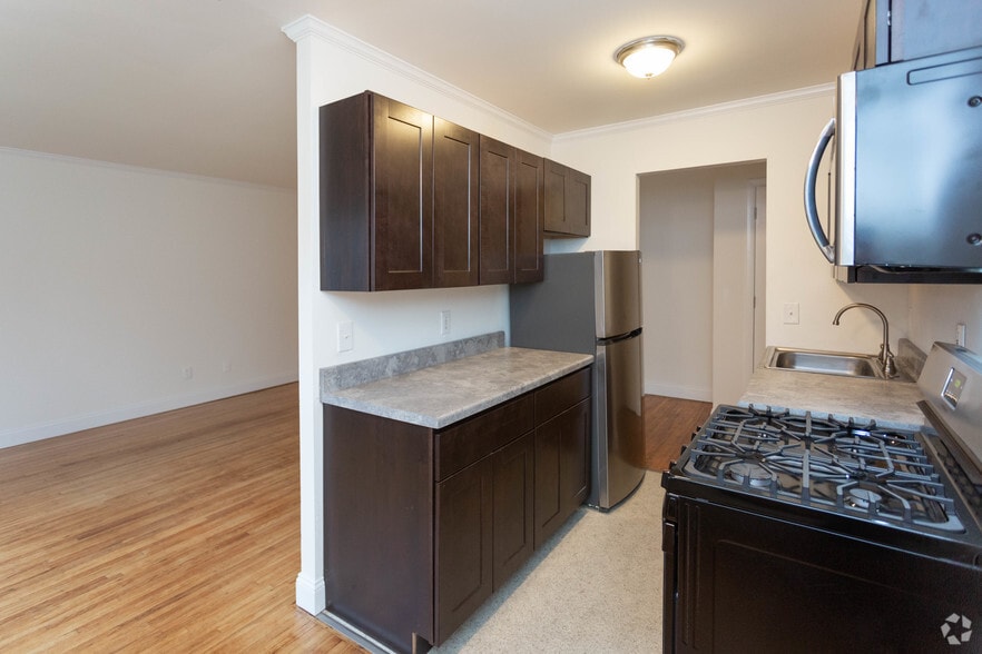 2BR,2BA - 950SF Kitchen - Bayshore Garden Apartments