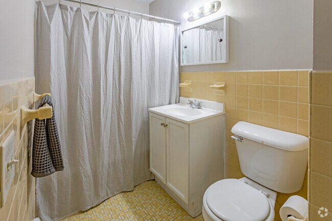 1BR, 1BA - 800 SF - McCarron's Apartments