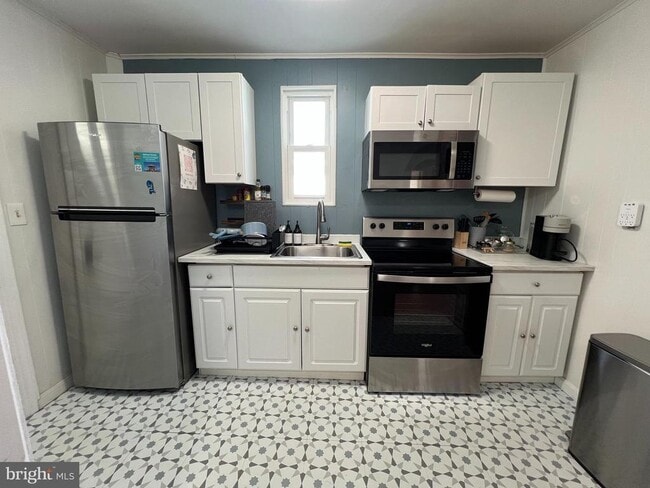 Building Photo - 710 Garfield Ave