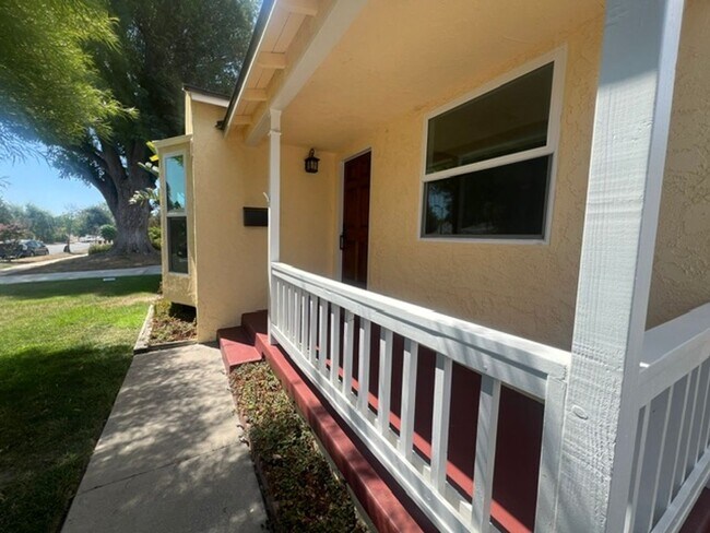 Building Photo - 6557 McLennan Ave