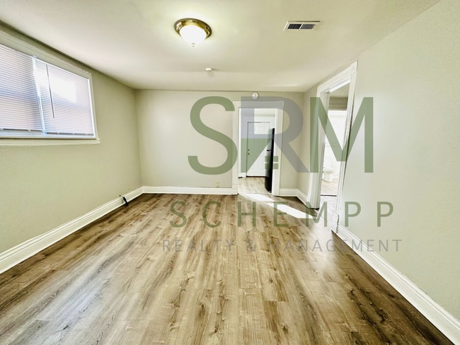 Building Photo - Spacious 2-3 bedroom home in Park Hill- Section 8 accepted